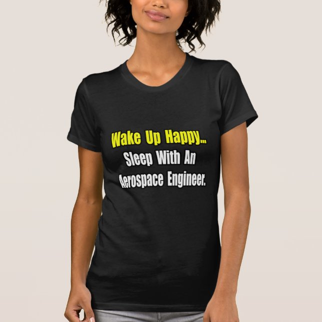 Camiseta Dormir Com Um Engenheiro Aeroespacial (Frente)