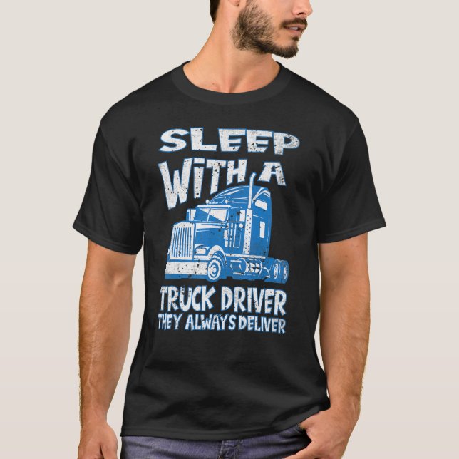 Camiseta Dormir Com Um Motorista De Caminhão Que Sempre Ent (Frente)