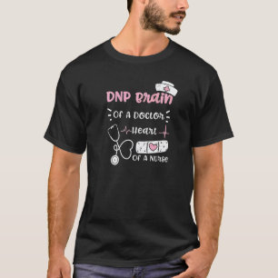 Camiseta Doutor Dnp Cérebro De Um Médico Coração De Uma Enf