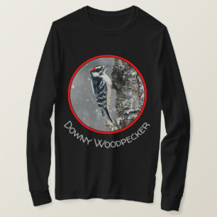 Camiseta Downy Woodpecker em Neve - Foto Original