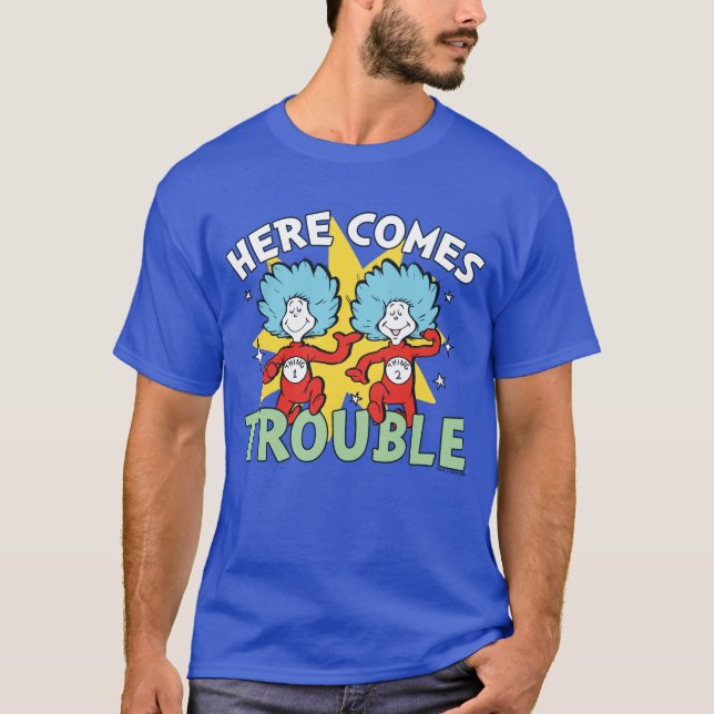 Camiseta Dr. Seuss | Coisa Um Coisa Dois Aqui Vem o Problem (Frente)