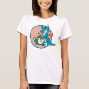 Camiseta Dragão Azul brincando com uma figura Cavaleiro Enf