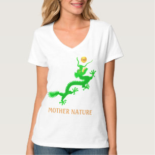 Camiseta Dragão verde voador com bola dourada e caligrafia