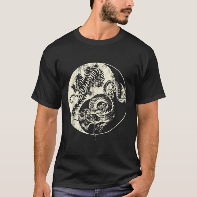 Camiseta Dragão Vs Tiger Tattoo! Yin E Yang Beast Fight (Frente)