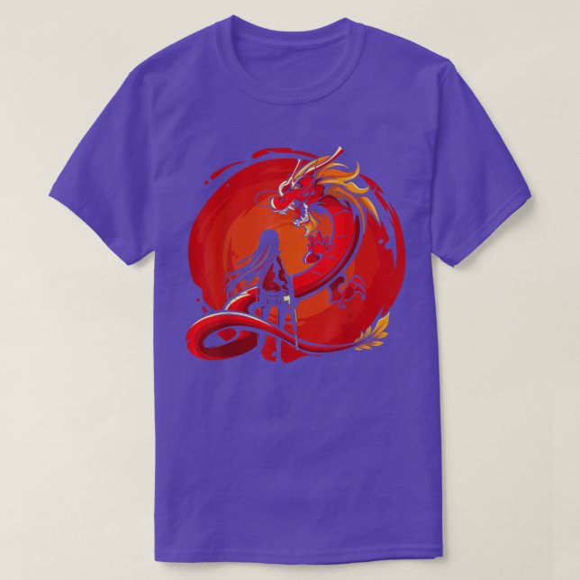 Camiseta Dragon & Samurai Girl Warrior com uma arma japones (Frente do Design)