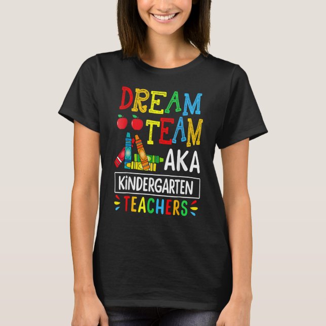 Camiseta Dream Team Aka Kindergarten Teacher Funny Back To  (Frente)