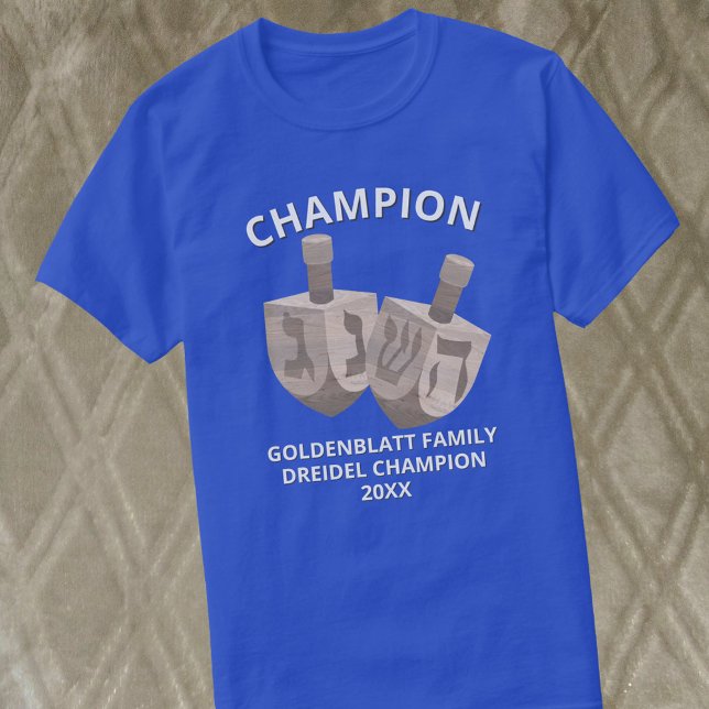 Camiseta Dreidel Rustic Oak Funny Champion Hanukkah (Personalize this funny dreidel champion t-shirt with both lines of white text set as templates)