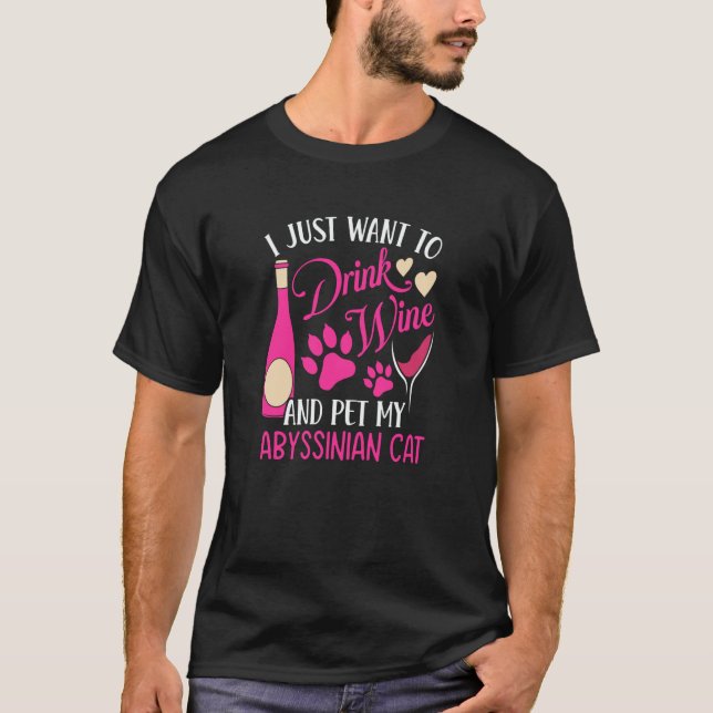 Camiseta Drink Wine and Pet My Abyssinian Cat Cat Mom Humor (Frente)