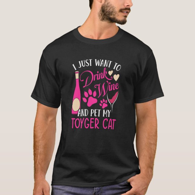 Camiseta Drink Wine and Pet My Toyger Cat Cat Mom Humor Cat (Frente)