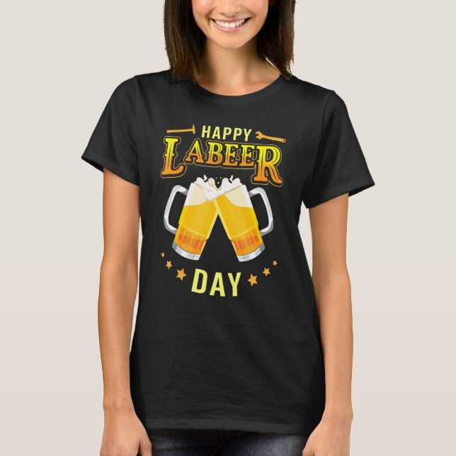 Camiseta Drinking Beer Together Cheer Happy Labor Labeer Da (Frente)