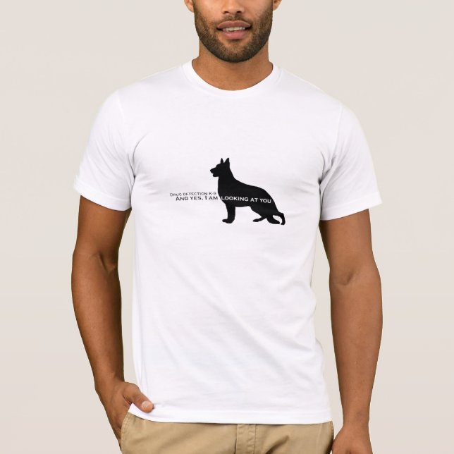 Camiseta Droga Detecton GSD K9 que olha O! (Frente)