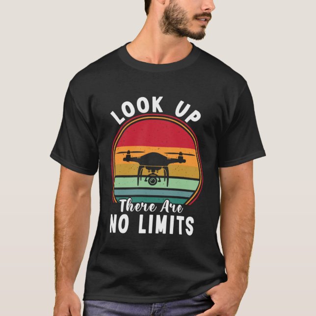 Camiseta Drone Pilot Look Up There Are No Limits FPV Quadco (Frente)