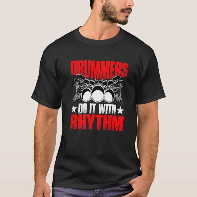 Camiseta Drummers Fazem Isso Com Rhythm Premium (Frente)