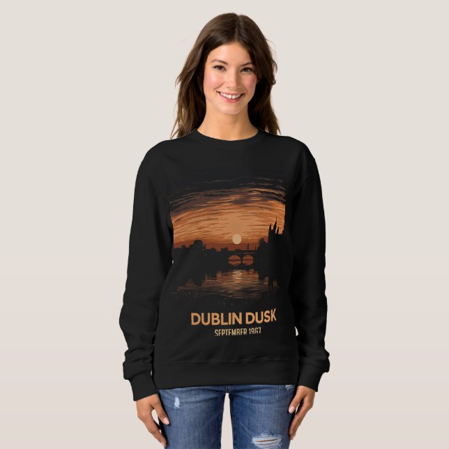 Camiseta Dublin Dusk: Cenas de Crepúsculo cativantes em pre (Frente Completa)