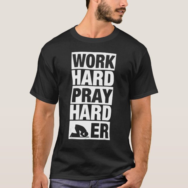 Camiseta Duro de trabalho reze mais cristão (Frente)