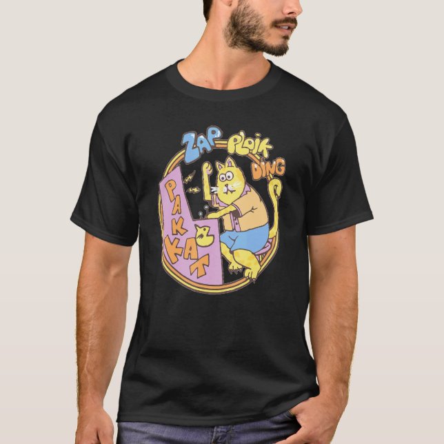 Camiseta Dustin Cat Jogando Arcade (Frente)