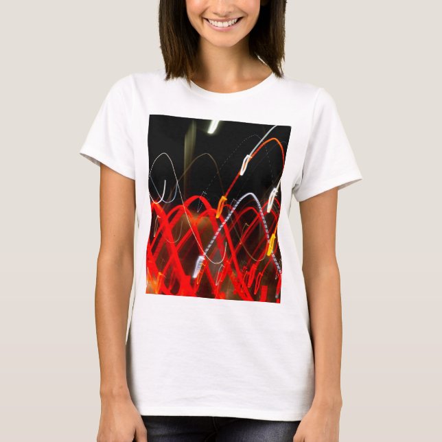 Camiseta Dynamic Red and White Abstract Long Exposure Light (Frente)