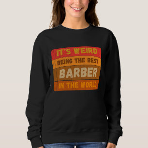 Camiseta É estranho ser o melhor barbeiro da imagem do mund