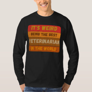 Camiseta É estranho ser o melhor vETERINÁRIO do mundo
