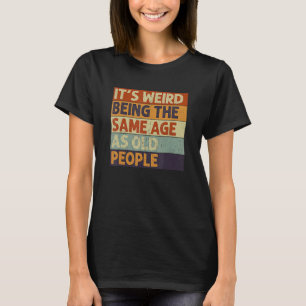 Camiseta É estranho ter a mesma idade das Pessoas antigas S