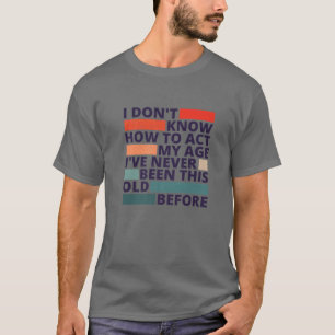 Camiseta É estranho ter a mesma idade das Pessoas velhas, e