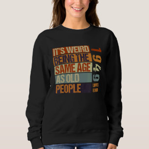 Camiseta É estranho ter a mesma idade que a antiga Nascer P