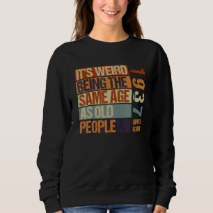 Camiseta É estranho ter a mesma idade que a antiga Nascer P