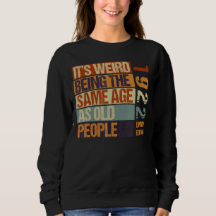 Camiseta É estranho ter a mesma idade que a antiga Nascer P