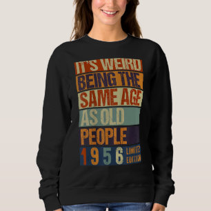Camiseta É estranho ter a mesma idade que a antiga Nascer P