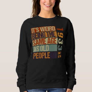Camiseta É estranho ter a mesma idade que a antiga Nascer P