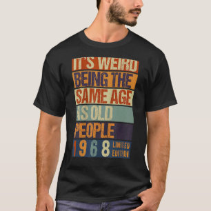 Camiseta É estranho ter a mesma idade que a antiga Nascer P