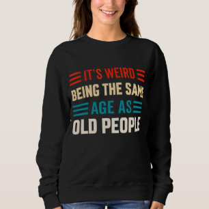 Camiseta É estranho ter a mesma idade que a antiga Pessoas