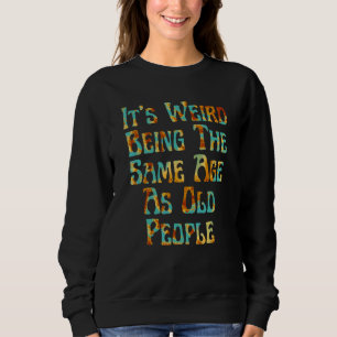 Camiseta É estranho ter a mesma idade que a antiga Pessoas 