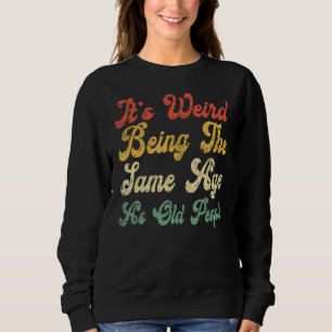 Camiseta É estranho ter a mesma idade que a antiga Pessoas