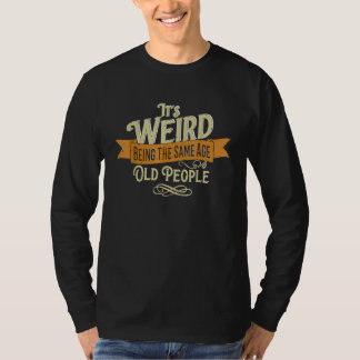 Camiseta É Estranho Ter a Mesma Idade que as Mulheres Idosa