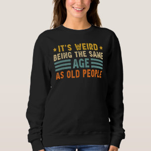 Camiseta É estranho ter a mesma idade que as Pessoas antiga