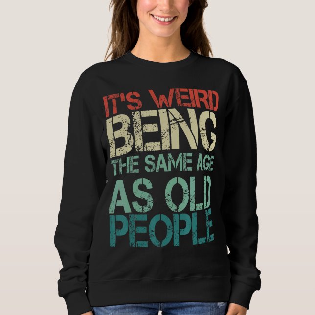 Camiseta É estranho ter a mesma idade que as Pessoas antiga (Frente)