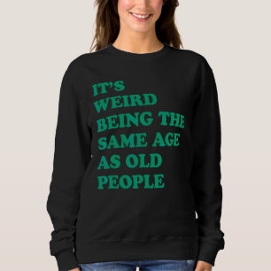 Camiseta É estranho ter a mesma idade que as Pessoas antiga