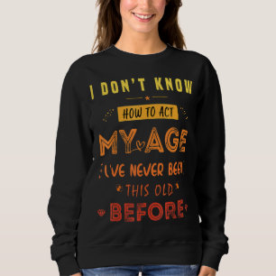 Camiseta É estranho ter a mesma idade que as Pessoas antiga