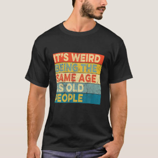 Camiseta É estranho ter a mesma idade que as Pessoas antiga