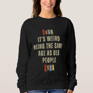 Camiseta É estranho ter a mesma idade que as Pessoas antiga