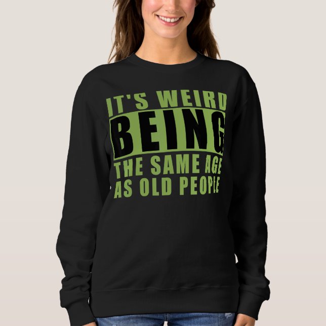 Camiseta É estranho ter a mesma idade que as Pessoas antiga (Frente)