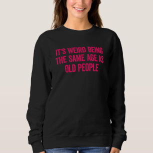 Camiseta É Estranho Ter a Mesma Idade que as Pessoas Idosas