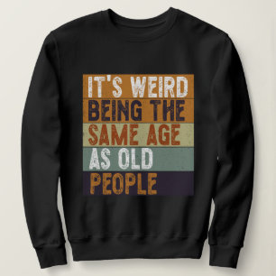 Camiseta É estranho ter a mesma idade que as Pessoas velhas