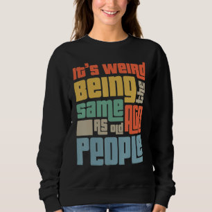 Camiseta É estranho ter a mesma idade que as Pessoas velhas