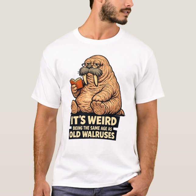 Camiseta É Estranho Ter a Mesma Idade Que as Velhas Walrus  (Frente)