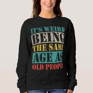 Camiseta É estranho ter a mesma idade que o Pessoas antigo