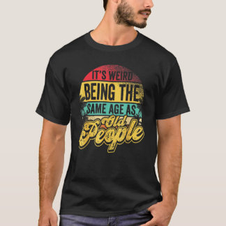 Camiseta É estranho ter a mesma idade que o Pessoas antigo