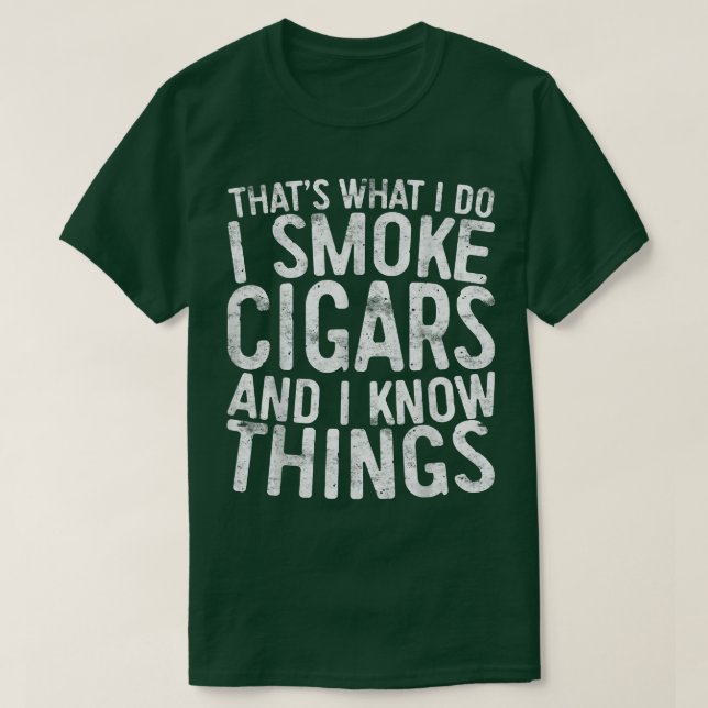 Camiseta É isso que eu faço eu fumo cigarros e sei coisas  (Frente do Design)