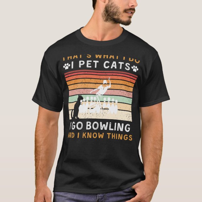 Camiseta É isso que  eu faço, pinto gatos e saio Boliche e (Frente)